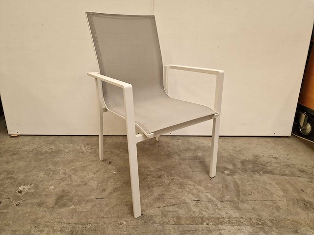 2 x garden prestige - alu stapelstoel napoli met armleuning wit - lichtgrijs - afbeelding 1 van  4