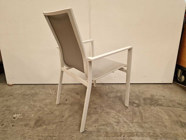 2 x garden prestige - alu stapelstoel napoli met armleuning wit - lichtgrijs - afbeelding 2 van  4