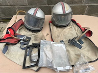 2 x helm met toebehoren - afbeelding 1 van  2