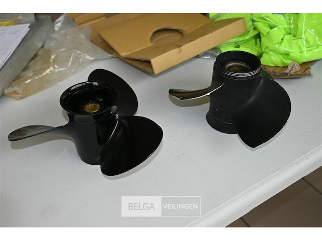 2 x johnson evinrude schroef - afbeelding 1 van  8