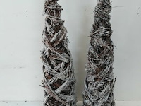 2 x kerstkegel takken met frost 60 cm - afbeelding 3 van  3