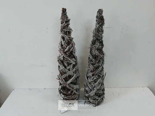 2 x kerstkegel takken met frost 60 cm - afbeelding 1 van  3