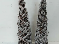 2 x kerstkegel takken met frost 60 cm - afbeelding 3 van  3