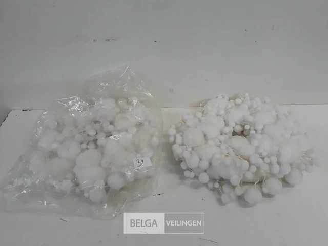 2 x krans met wat en watten bolletjes 25 cm - afbeelding 1 van  3