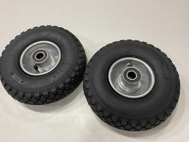 2 x luchtband met staal velgen en lagers - afbeelding 1 van  3