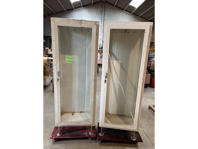 2 x metalen apotheekkast (1 zonder glas) - afbeelding 1 van  2