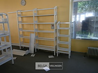 2 x metalen bibliotheekrek
