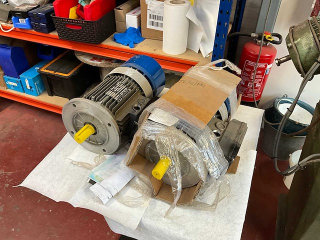 2 x motor mgm bada 90 l2 8b5 - 3000/750t - afbeelding 2 van  3