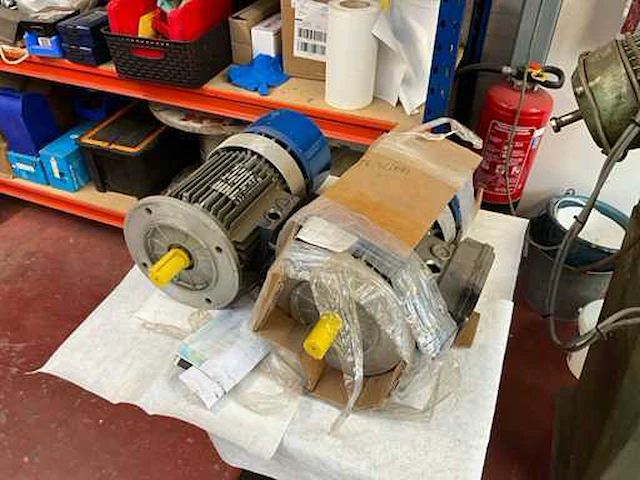 2 x motor mgm bada 90 l2 8b5 - 3000/750t - afbeelding 2 van  3