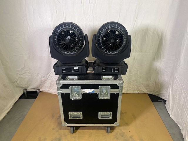 2 x robe robin cyclone (24x15w rgbw/8°-63°/integrated fan) - afbeelding 1 van  10