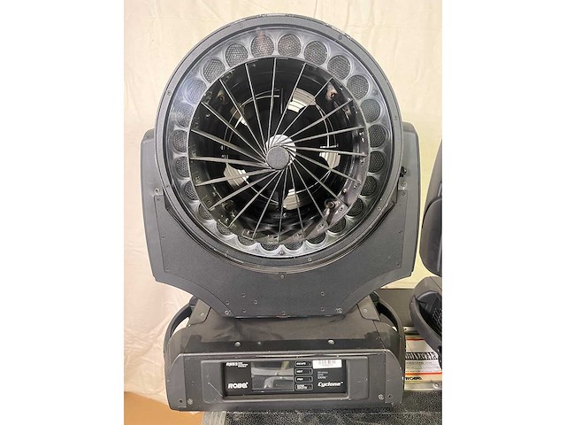 2 x robe robin cyclone (24x15w rgbw/8°-63°/integrated fan) - afbeelding 8 van  10
