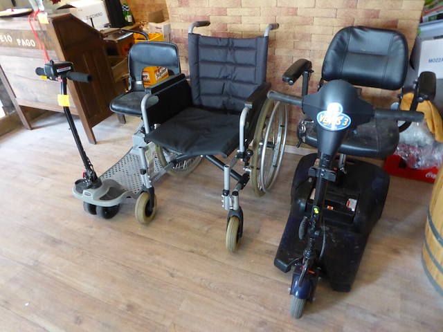 2 x scootmobiel en rolstoel - afbeelding 1 van  4