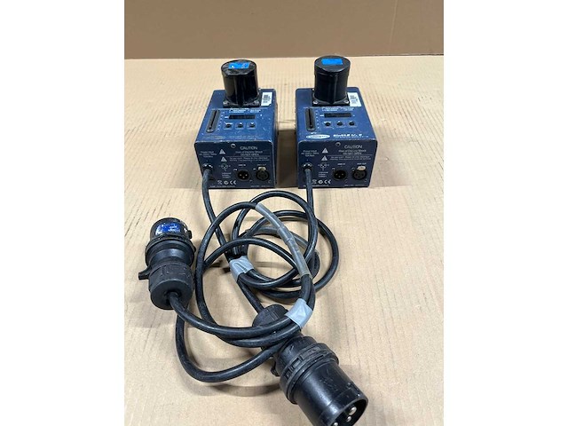 2 x showtec dimmer 1x2kw single mk2 10a xlr3/cee16b3 (with fader) - afbeelding 1 van  3