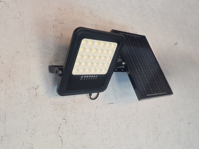 2 x solar 1000 lumen led breedstraaler met afstandsbediening - afbeelding 8 van  10