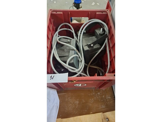 2 x spot met kist - afbeelding 1 van  1