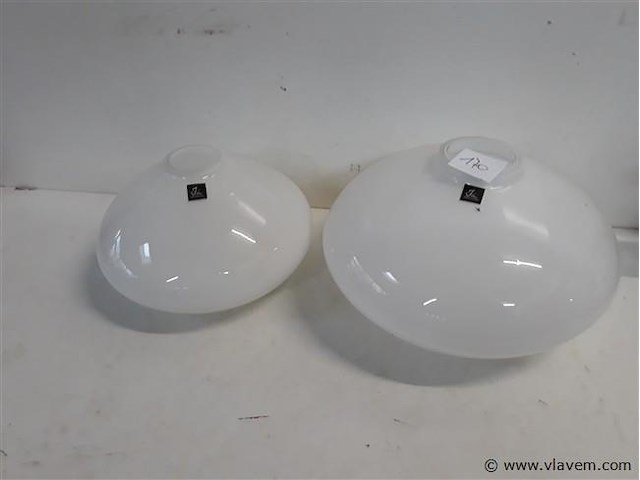 2 x vaas glas wit ufo 2 assorti - afbeelding 1 van  2