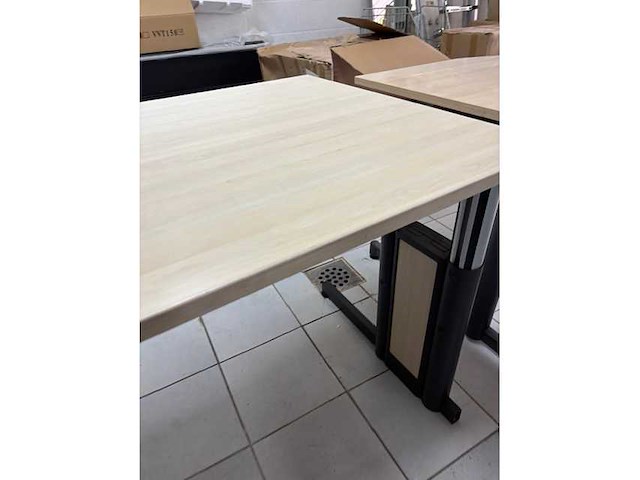 2 x volledig in hoogte verstelbare bureaus met onderblok (2x) - afbeelding 4 van  9