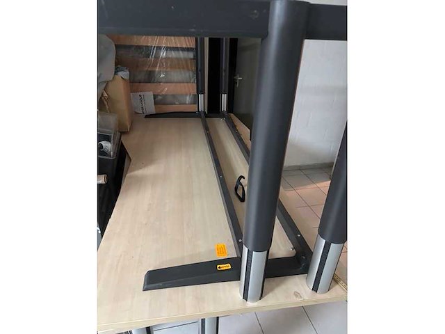 2 x volledig in hoogte verstelbare bureaus met onderblok (2x) - afbeelding 5 van  9