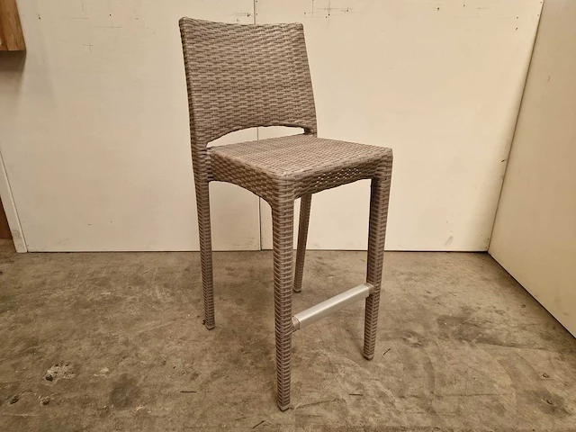 2 x wicker barstoel bo - grey sand wicker hdpe - alu frame - afbeelding 1 van  7