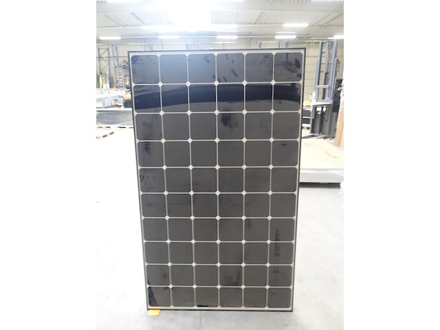2 x zonnepaneel lg 370 (740 wp) - afbeelding 1 van  4