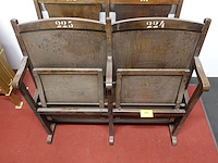 2-zit houten antieke theaterstoel - afbeelding 4 van  5