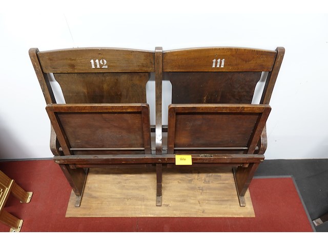 2-zit houten antieke theaterstoel - afbeelding 4 van  5