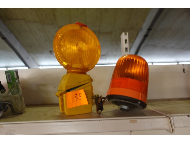 2 zwaailichten - afbeelding 1 van  1