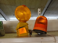 2 zwaailichten - afbeelding 1 van  1