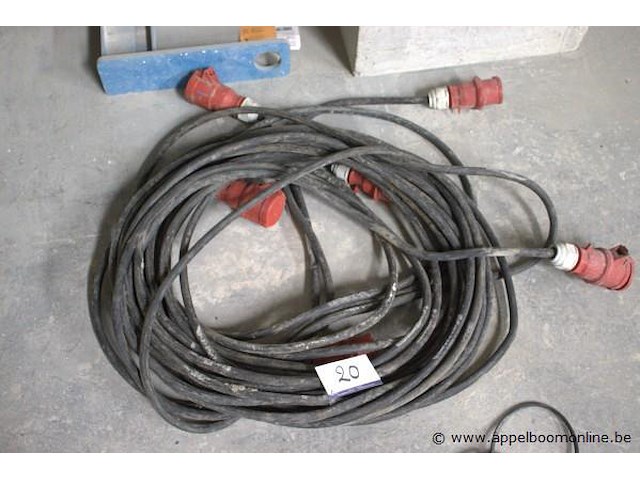2 zware elektrakabels - afbeelding 1 van  1
