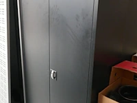 2 zwarte dossierkasten