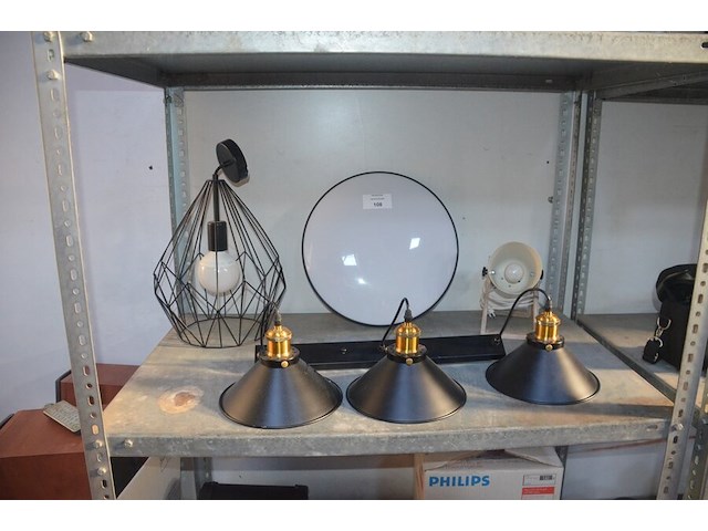 2 zwarte lusters, plafondlamp , tafellamp - afbeelding 1 van  6