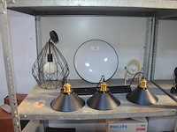 2 zwarte lusters, plafondlamp , tafellamp - afbeelding 1 van  6
