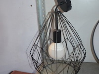 2 zwarte lusters, plafondlamp , tafellamp - afbeelding 2 van  6