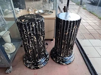 2 zwarte marmer imitatie interieurzuilen ca. 75 cm hoog