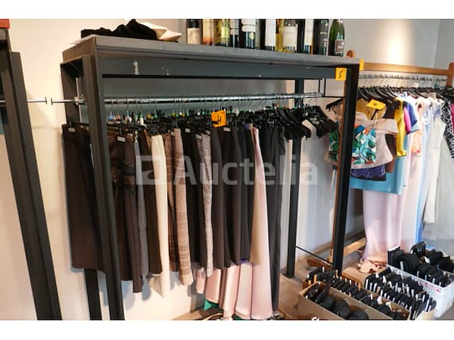 2 zwartmetalen kledijrekken - afbeelding 3 van  4