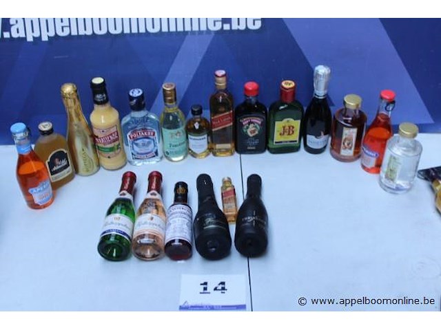 20 div flesjes sterke drank, wo j&b - afbeelding 1 van  4