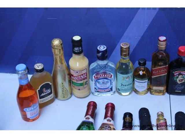 20 div flesjes sterke drank, wo j&b - afbeelding 2 van  4