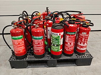 20 diverse brandblussers op pallet - afbeelding 1 van  8