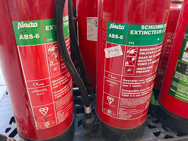 20 diverse brandblussers op pallet - afbeelding 6 van  8
