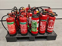 20 diverse brandblussers op pallet