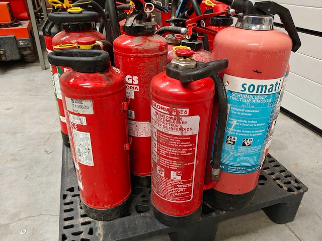 20 diverse brandblussers op pallet - afbeelding 4 van  8