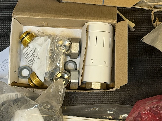 20 dozen sanitair toebehoren - afbeelding 4 van  9