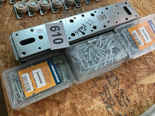 20 hout verbinders en doosjes nagels - afbeelding 5 van  5