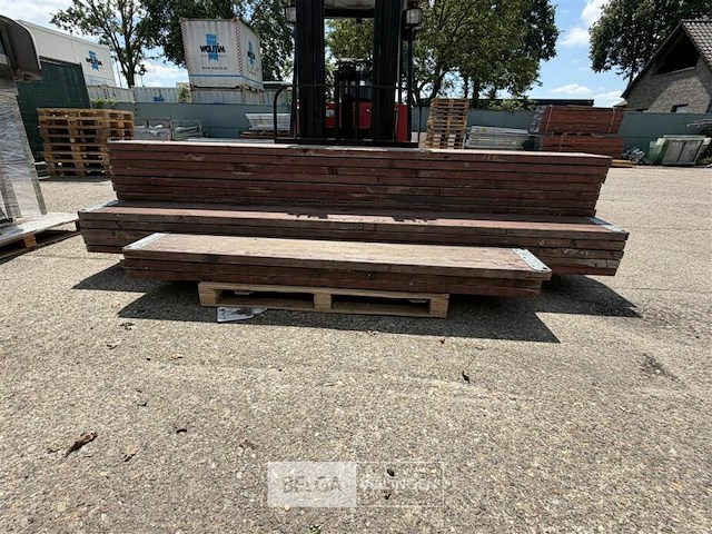 ± 20 houten loopplanken - afbeelding 2 van  3