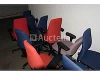 20 ongelijke stoelen en fauteuils - afbeelding 1 van  6