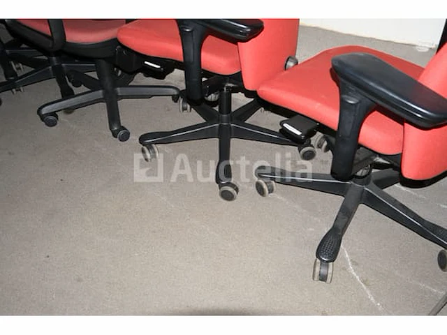 20 ongelijke stoelen en fauteuils - afbeelding 4 van  6