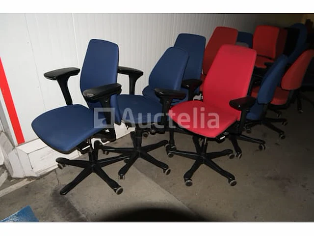 20 ongelijke stoelen en fauteuils - afbeelding 5 van  6
