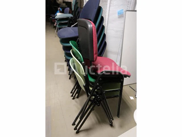 20 ongelijke stoelen - afbeelding 1 van  5