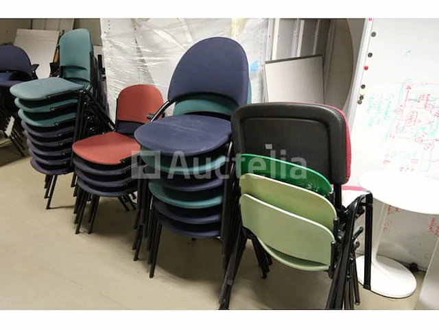 20 ongelijke stoelen - afbeelding 3 van  5