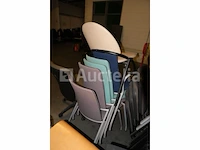 20 ongelijke stoelen - afbeelding 1 van  7
